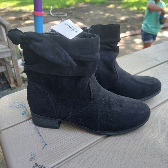 NWT girls size 4 short boots - Picture 2 of 3